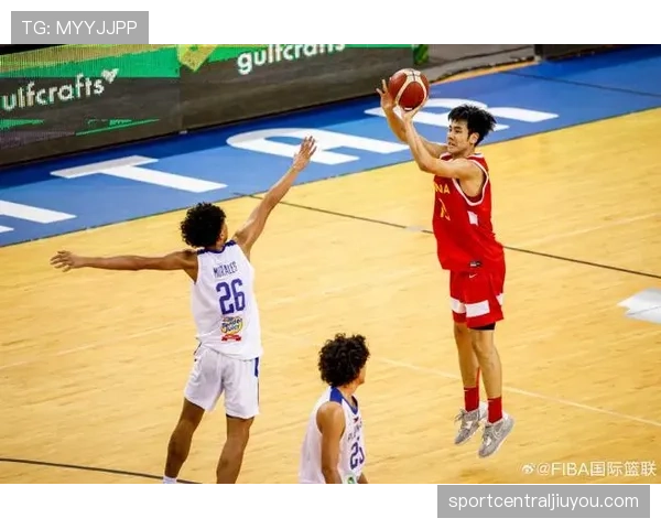 三分线规则：如何区分有效得分，详解国际篮联与NBA判罚标准